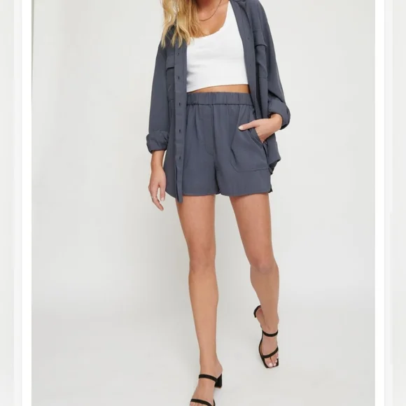 💙 NWOT Utility Shorts - Picture 3 of 10